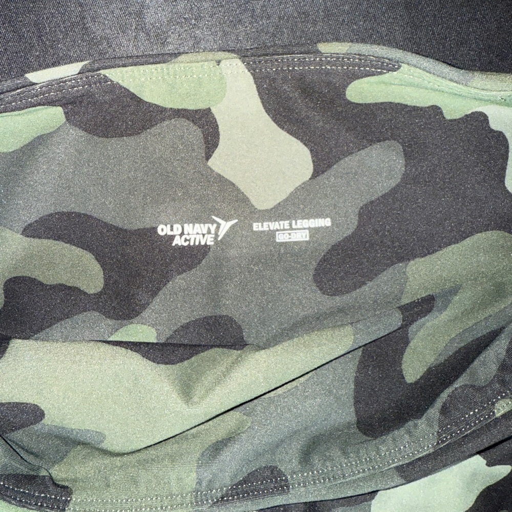 Old Navy Active Camo Leggings - Picture 3 of 3